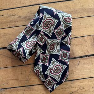 Paolo Gucci Men's Red 100%  Silk Necktie Linked Stirrup Print Made in Italy